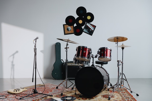 Pièce avec instruments de musique